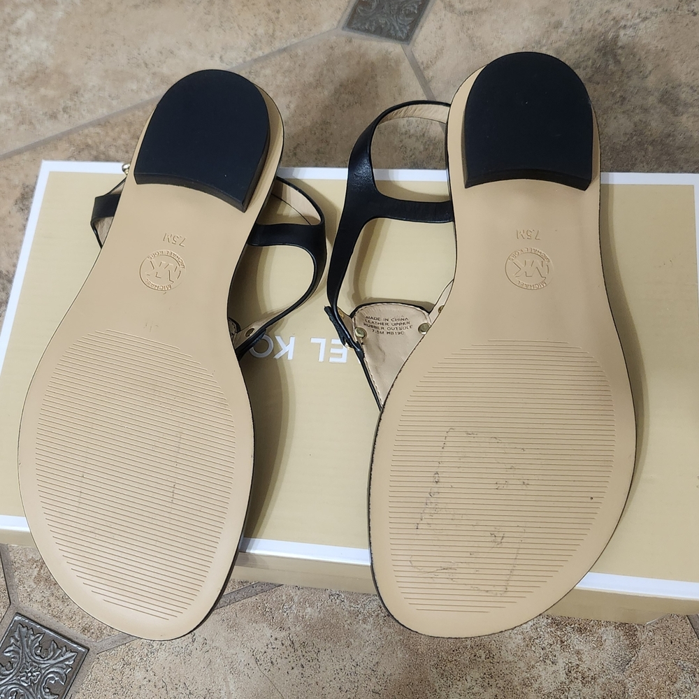 Michael Kors Lee Thong Leather Sandals - Picture 4 of 4